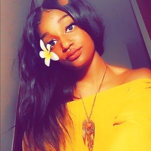 Meet your Posher, Kenisa